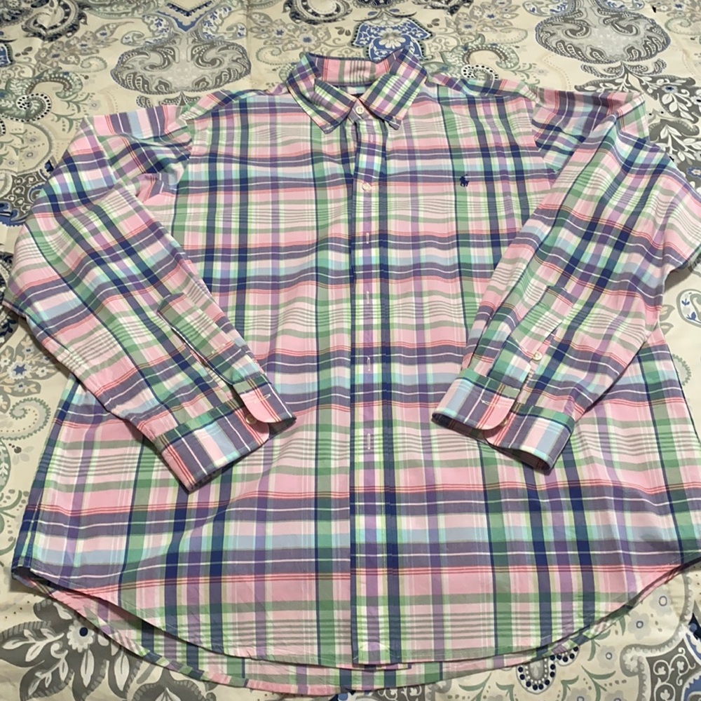 100% authentic polo shirt great for this season !!